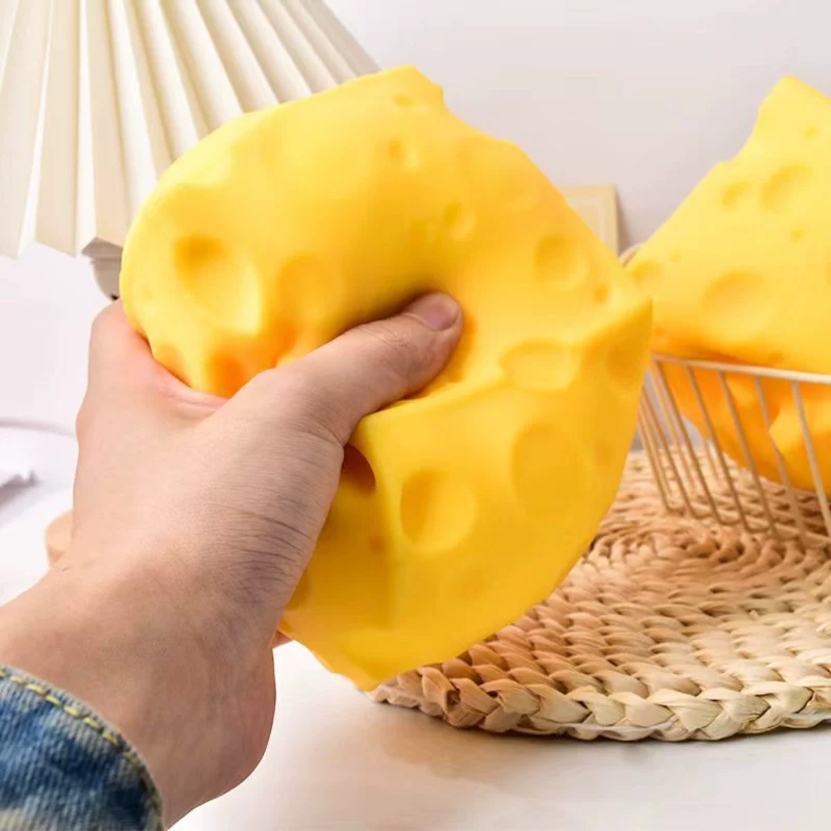 Cheese Stress Ball Squishy Toy - đánh giá và giá Office Furniture Table
